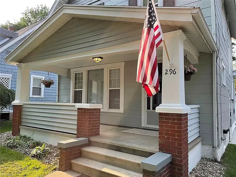 296 Ivy Pl — Photo 2