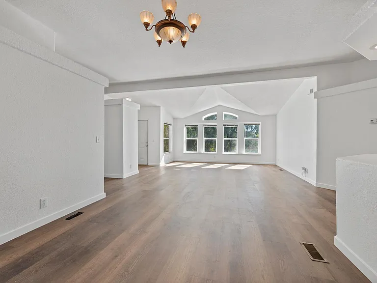 1057 E La Loma Ave — Photo 13