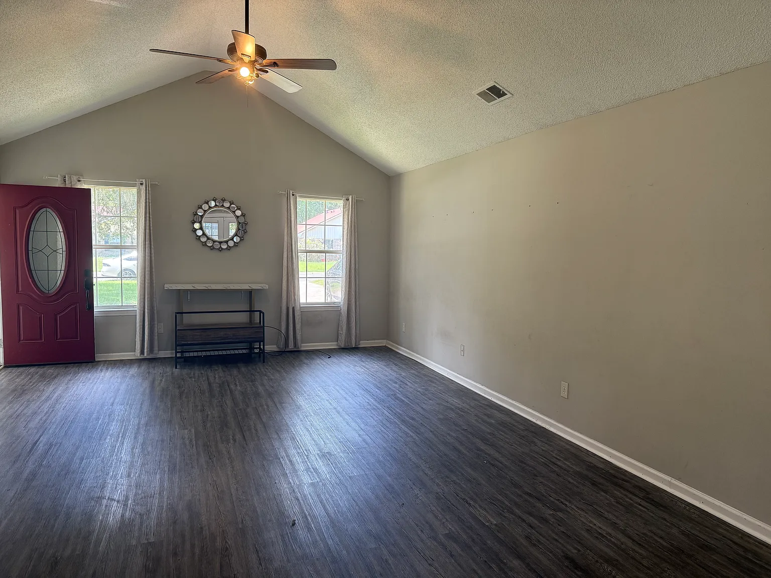 932 Granger Dr — Photo 2
