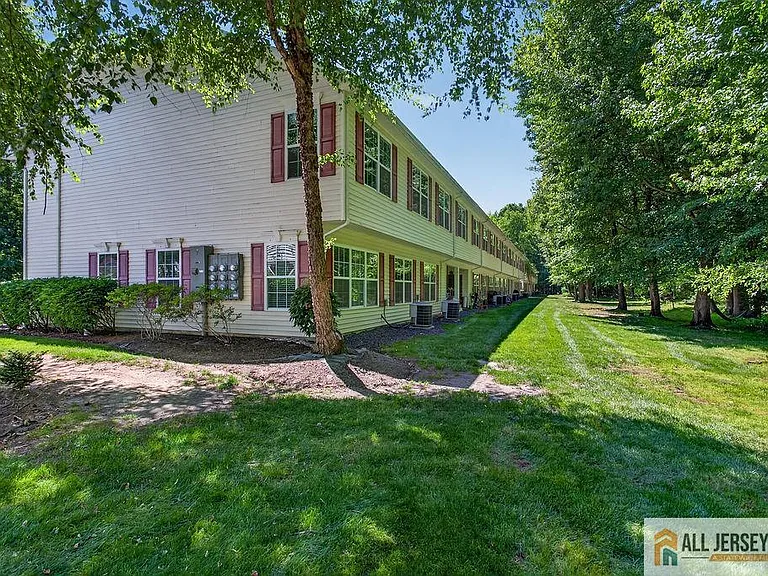 1111 Morning Glory Dr — Photo 3