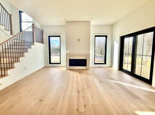 26 Hidden Hills Dr, Falmouth, ME 04105