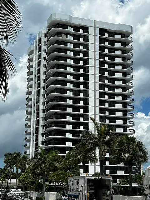 Marina Tower — Photo 2