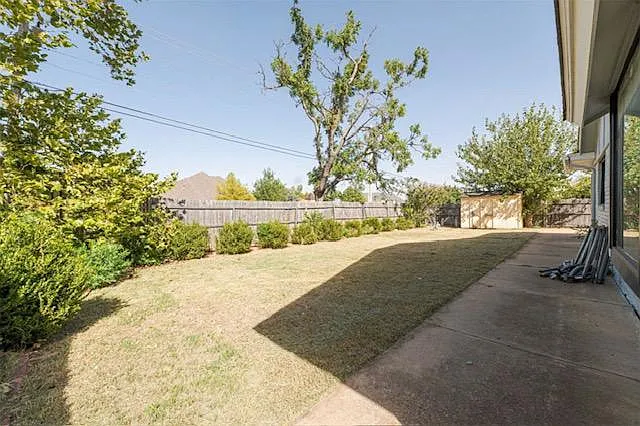 12213 Sylvester Dr — Photo 46