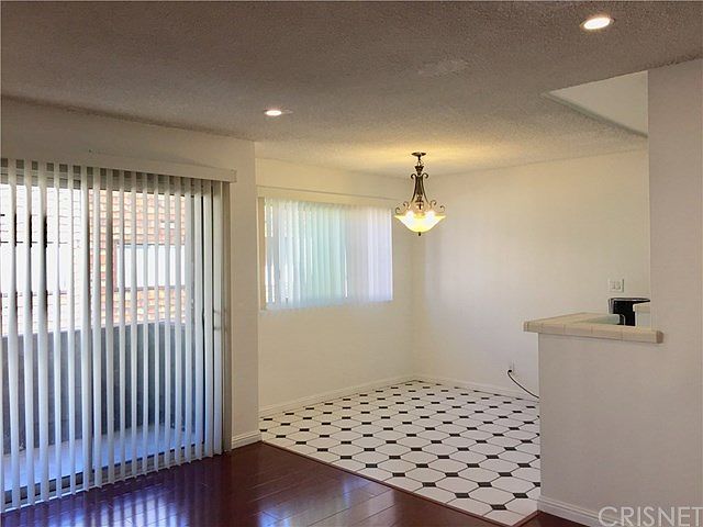 1st image of 5349 Newcastle Ave APT 12