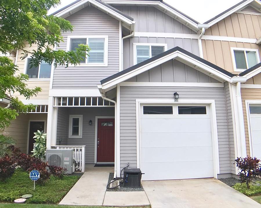 Front of Home with Garage and Driveway (tandem parking)