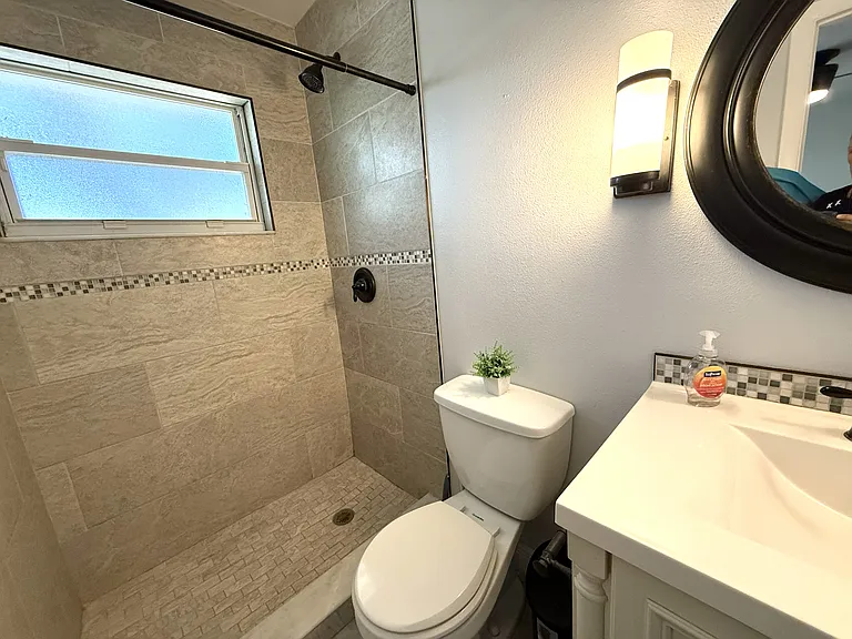 668 Hampton Dr NE — Photo 23