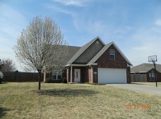 520 Beca Ln, Prairie Grove, AR 72753