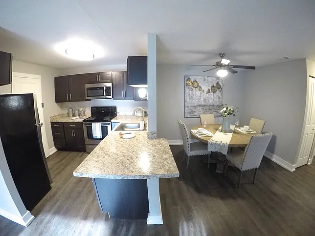 The Fountains Apartments — Photo 2