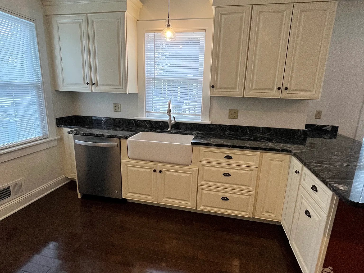 2 bed, 1.5 bath, $2,450 — Photo 2