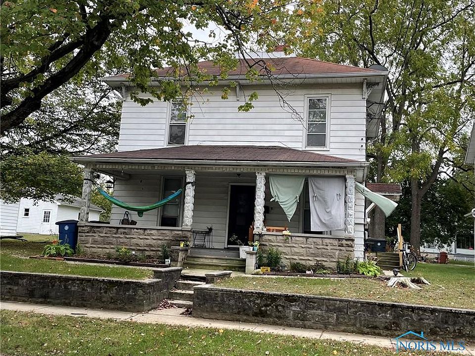 1st image of 208 E Merry Ave