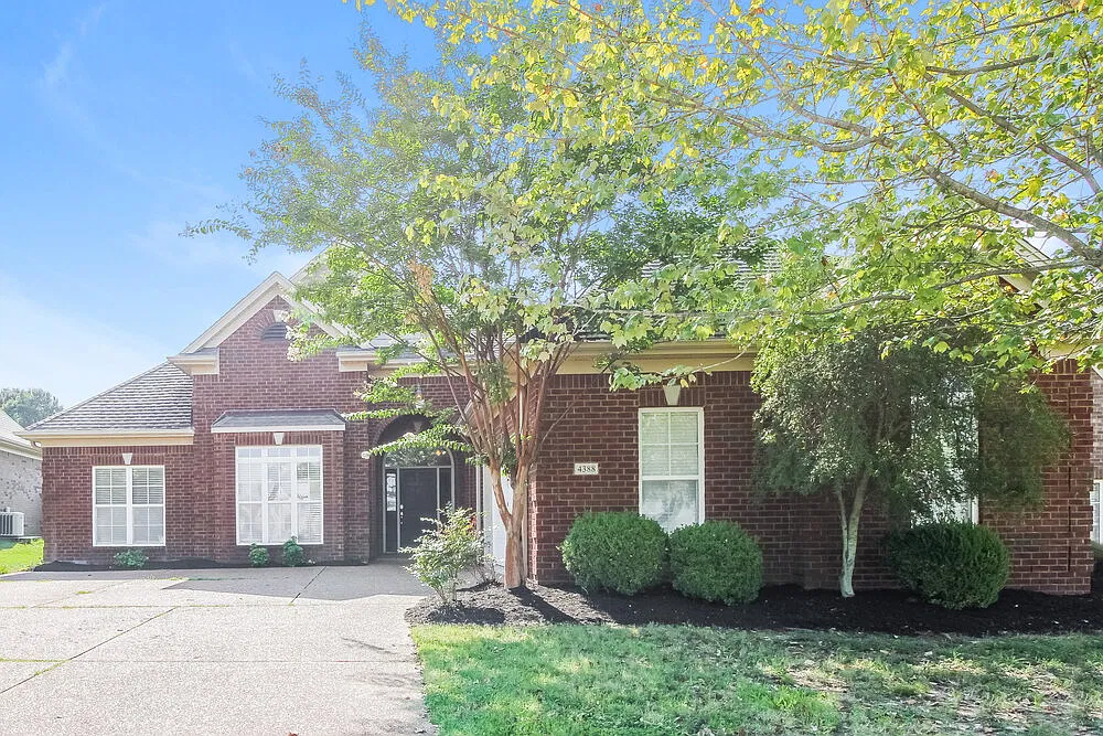 3 bed, 2.0 bath, 1850 sqft, $3,100 — Photo 1