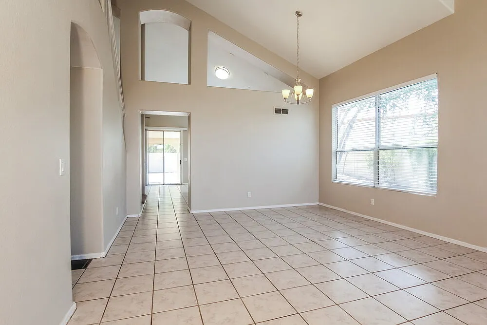 4 bed, 2.5 bath, 2037 sqft, $2,465 — Photo 4