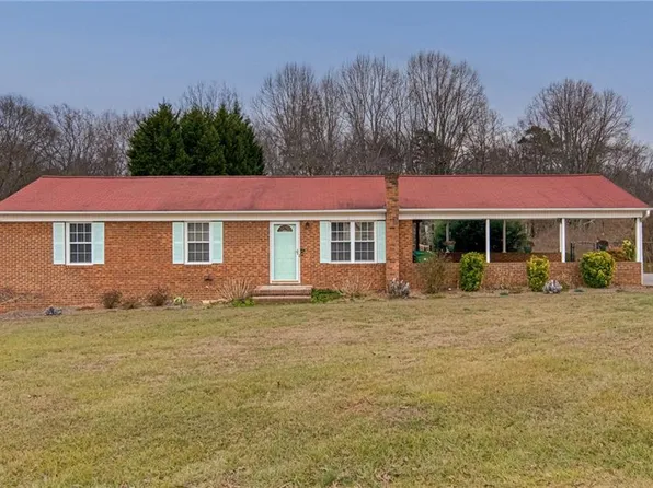 4600 Kings Gate Dr, Winston Salem, NC 27101