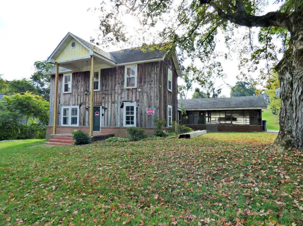145 W Meeting St, Dandridge, TN 37725