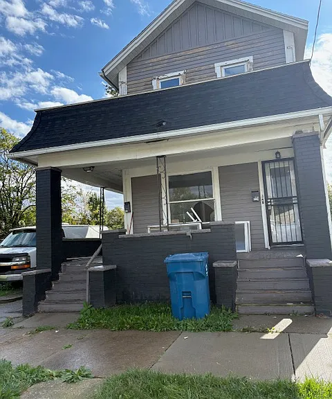821 Vinton St — Photo 1