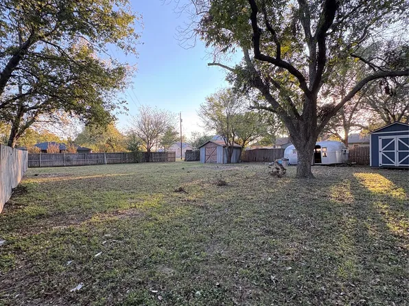 305 E Miller St, Burleson, TX 76028