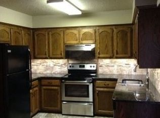 35 Flatwood Rd APT A, London, AR 72847