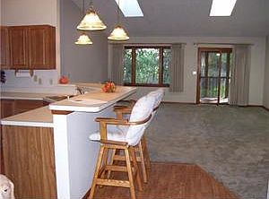 5th image of 946 Moore Dr