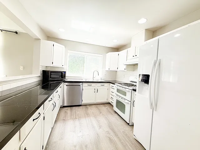 1059 NW Gladiola Ct — Photo 8