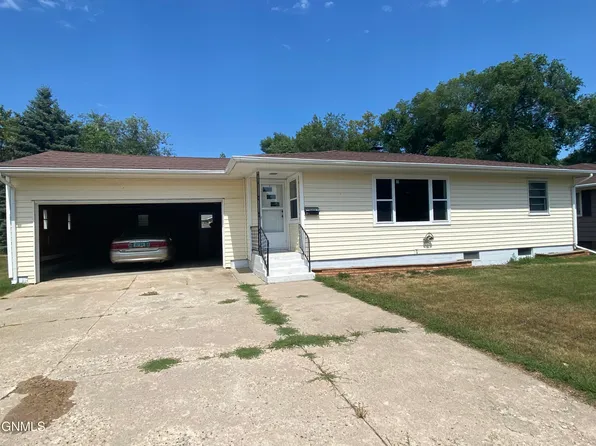 136 11th St SW, Rugby, ND 58368