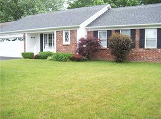 135 Hallbar Rd, Rochester, NY 14626