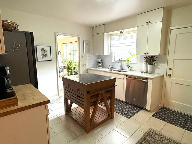 3 bed, 1620 sqft, $2,800 — Photo 1