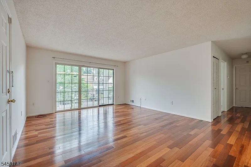 2 bed, 2.0 bath, 1150 sqft, $2,300 — Photo 4