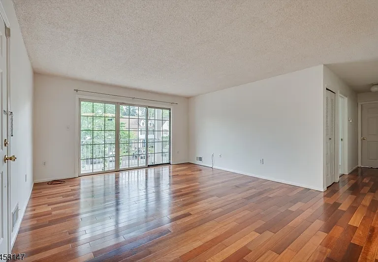 57 Lindsey Ct — Photo 4