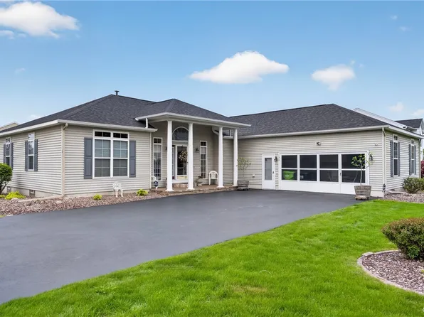132 Lorian Dr, North Syracuse, NY 13212