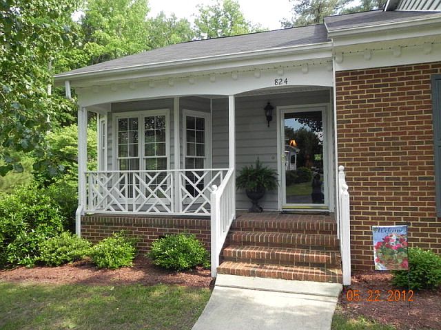 1st image of 824 Lees Ct