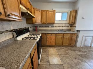 126 3rd St #1R, Elizabethport, NJ 07206