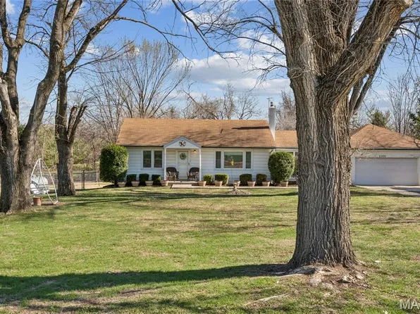 2275 Charbonier Rd, Florissant, MO 63031