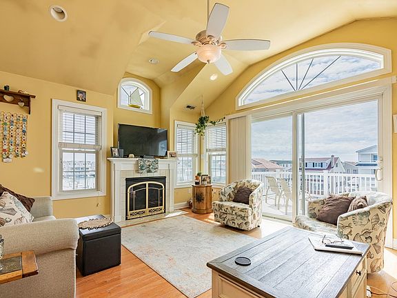 5th image of 354 44th St E #Sea