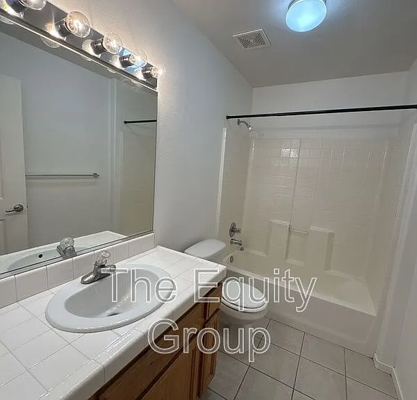 2544 W Lark Ave — Photo 10