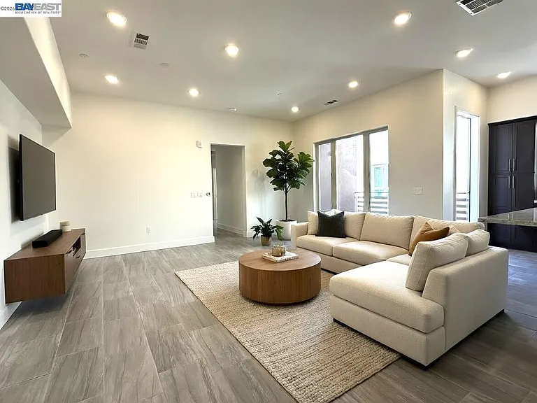 1625 Delano St #31A — Photo 1
