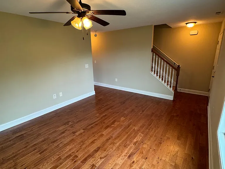 610 Grays Pointe Ct — Photo 16