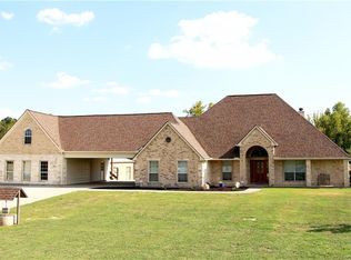 136 Waterfall Ct, Azle, TX 76020