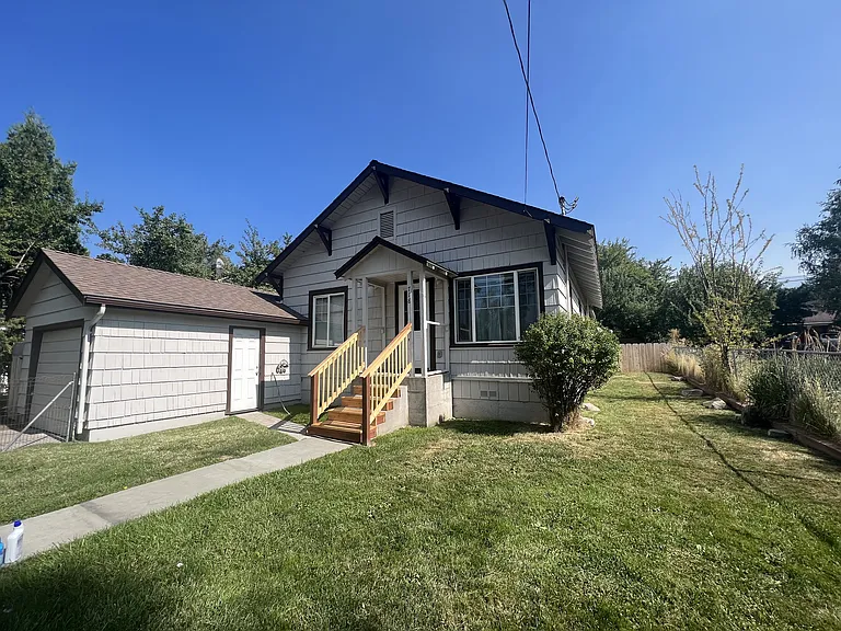 718 Cedar St — Photo 2