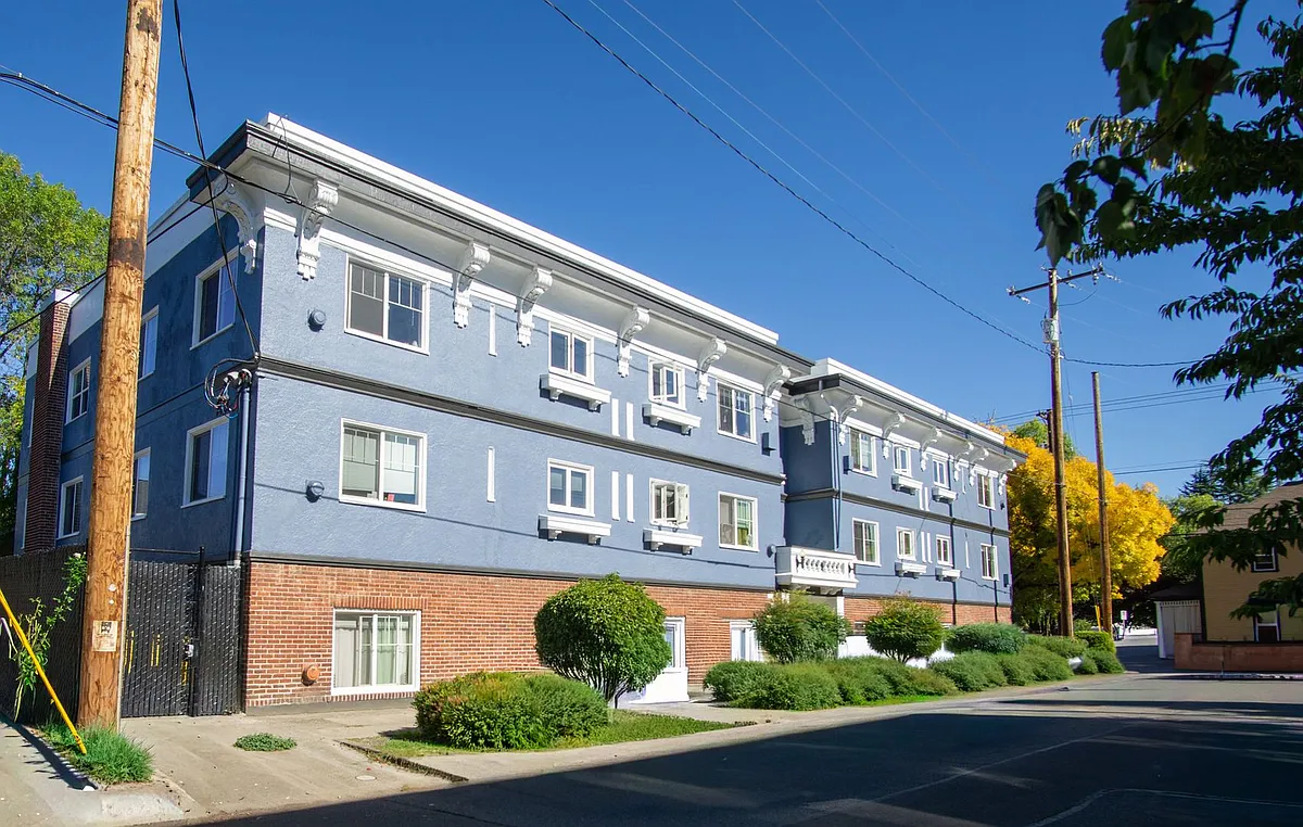 Building Photo - 2943 SE Alder St #4