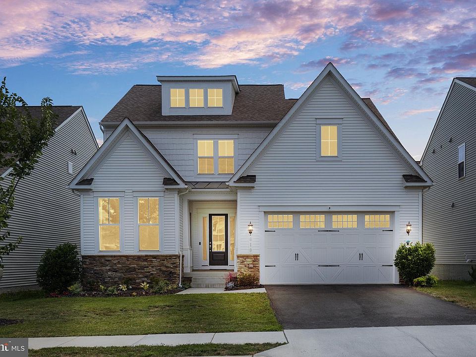 1st image of 819 Banker Dr SW