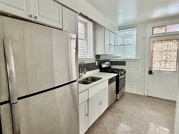 4th image of 6030 N Claremont Ave #1