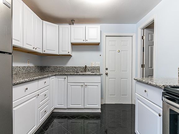 2nd image of 120 NE 1st Ave APT 3