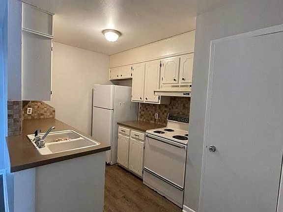 5th image of 131 Regency Ave APT A