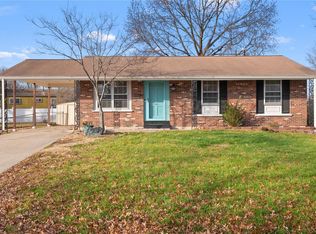 701 Clover Ln, O'Fallon, MO 63366