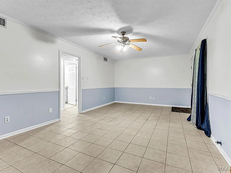 140 Livingston Cir — Photo 32