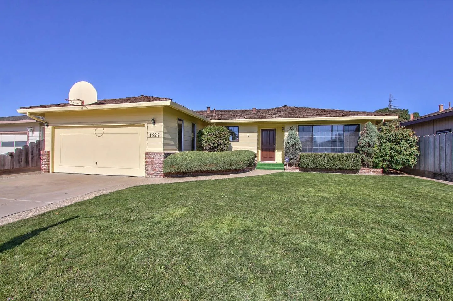 1527 Los Altos Way photo 1