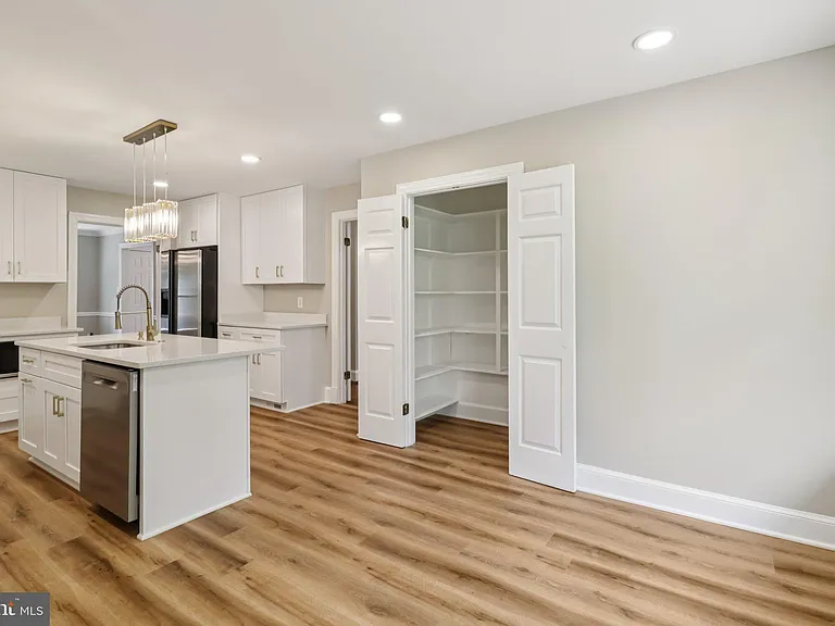 7518 Old Dominion Dr — Photo 17