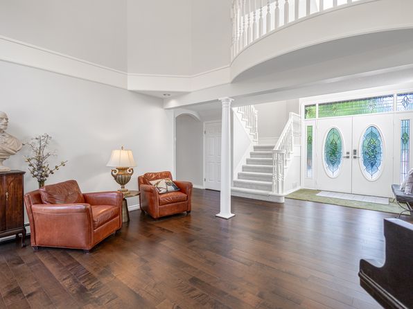 5 bedroom rental in Surrey — photo 11