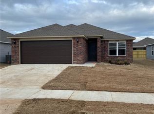 958 E Sparrow St, Fayetteville, AR 72701