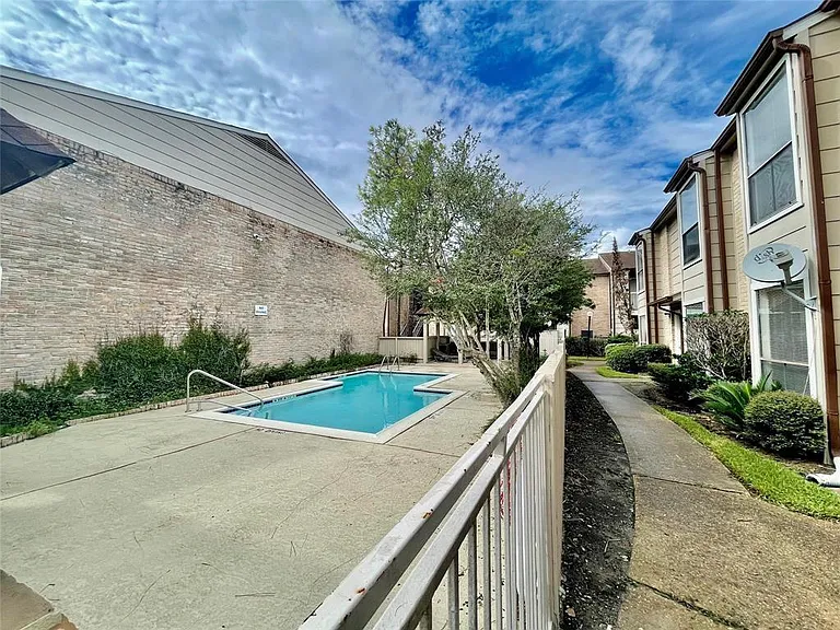 2100 Wilcrest Dr #123 — Photo 16